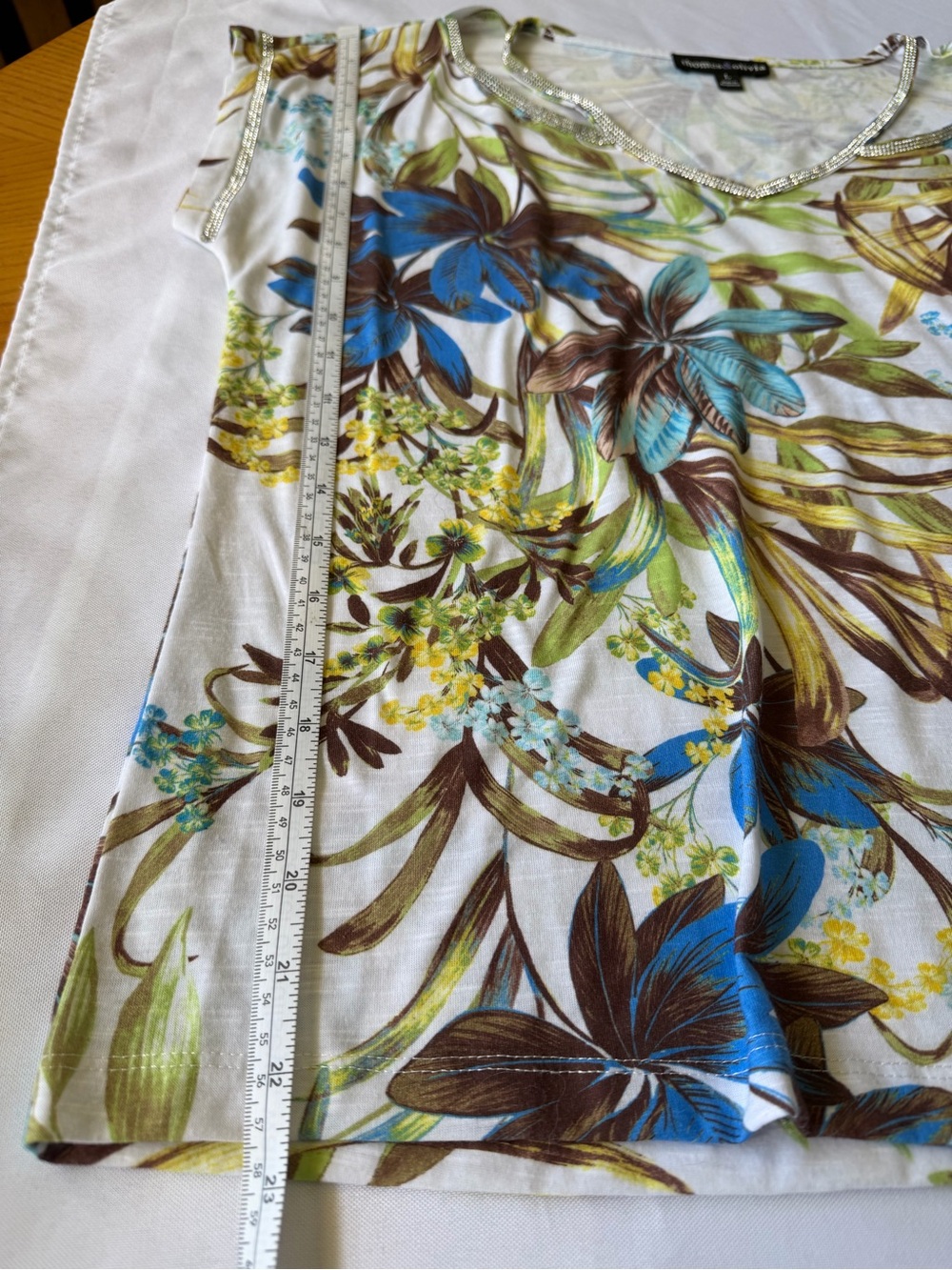Thomas & Olivia TropicalFloral V-Neck Short Sleeve Tee W/ Rhinestones Size L - Picture 6 of 7